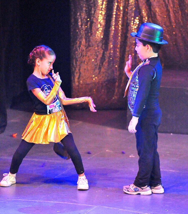 996603_567436456655155_27797663_n